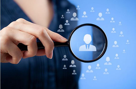 宇树机器人测试时，突然踹工程师一脚！马斯克笑哭